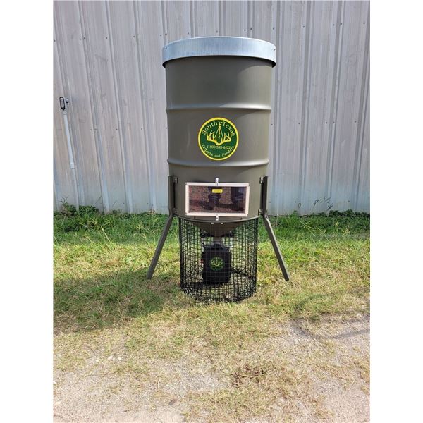 400 lb. Winch-Up Feeder + 13-ft Tripod