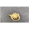 Image 1 : 14K FLORAL BROOCH SET WITH DIAMOND (2G)