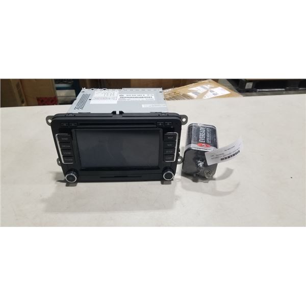AUTOMOTIVE AUDIO/VIDEO DECK AND 6V BATTERY