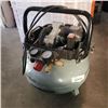 Image 1 : METABO HPT AIR COMPRESSOR