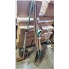 Image 1 : 2 BUNDLES OF GARDEN TOOLS