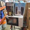 Image 1 : DELONGHI ALFREDO CONVECTION OVEN, SMALL FAN AND EXTERIOR LIGHT FIXTURE