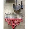 Image 2 : BUNDLE OF GARDEN TOOLS