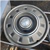 Image 3 : 5 VINTAGE DODGE DIVISION HUBCAPS