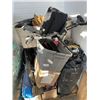 Image 1 : PALLET OF ABANDONDED AUCTION ITEMS