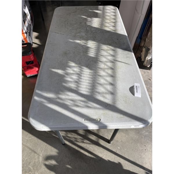4' FOLDING MARKET TABLE