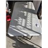 Image 1 : 4' FOLDING MARKET TABLE