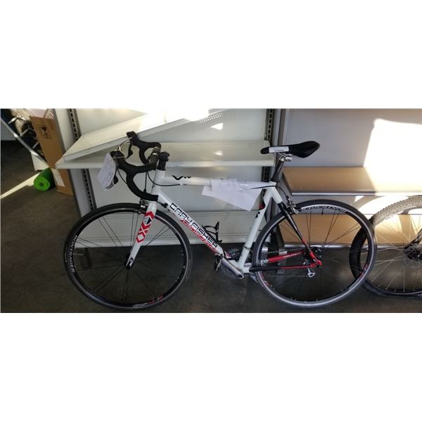 WHITE GARY FISHER BIKE