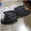 Image 2 : NEW WINTER BOOTS MENS 7/WOMENS 9