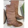 Image 2 : NEW CLARKS SIZE 8.5 SHOES, AND MODA SIZE 5 BROWN LEATHER BOOTS
