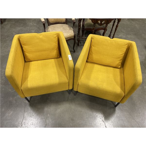 PAIR OF MODERN ARM CHAIRS