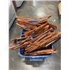 Image 2 : TOTE WITH WOODEN HANGERS