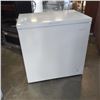 Image 1 : INSIGNIA 7 CU. FT. GARAGE READY CHEST FREEZER (NS-CZ70WH0-C) TESTED WORKING