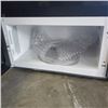 Image 3 : AS NEW WHIRLPOOL 30-INCH 1.7 CU. FT. OVER THE RANGE MICROWAVE WITH 900-WATTS COOKING POWER IN FINGER