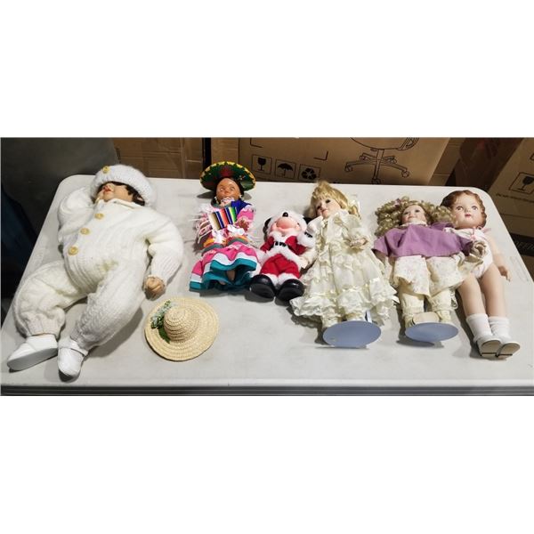 ASSORTED COLLECTION OF VINTAGE AND ANTIQUE DOLLS, SOME PORCELAIN AND WITH ACCESSORIES