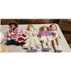 Image 3 : ASSORTED COLLECTION OF VINTAGE AND ANTIQUE DOLLS, SOME PORCELAIN AND WITH ACCESSORIES