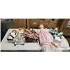 Image 1 : ASSORTED COLLECTION OF VINTAGE AND ANTIQUE DOLLS, SOME PORCELAIN AND WITH ACCESSORIES