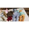 Image 3 : ASSORTED COLLECTION OF VINTAGE AND ANTIQUE DOLLS, SOME PORCELAIN AND WITH ACCESSORIES