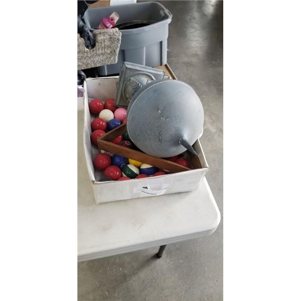 BOX OF SNOOKER/POOL BALLS AND STAND