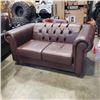 Image 1 : LEATHER TUFTED LOVESEAT