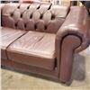 Image 3 : LEATHER TUFTED LOVESEAT