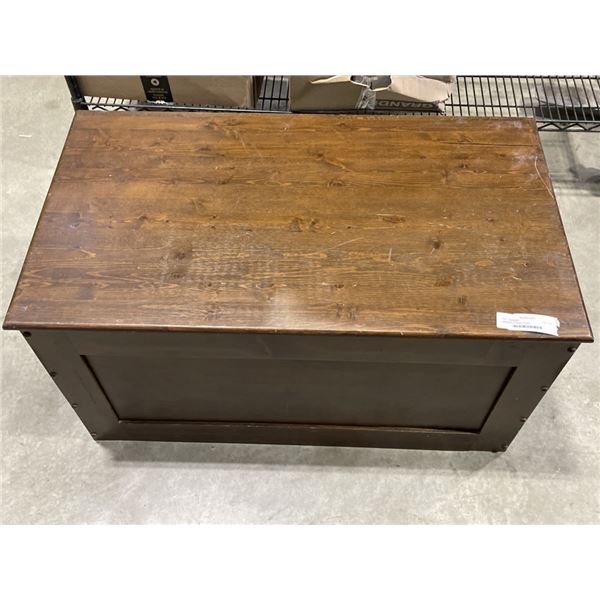 WOODEN STORAGE TRUNK/CAT HOUSE