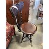 Image 2 : ANTIQUE MAHOGANY PIANO CHAIR