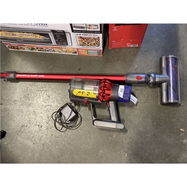 DYSON V10 MOTORHEAD CORDLESS STICK VACUUM - TESTED WORKING, RETAIL $799