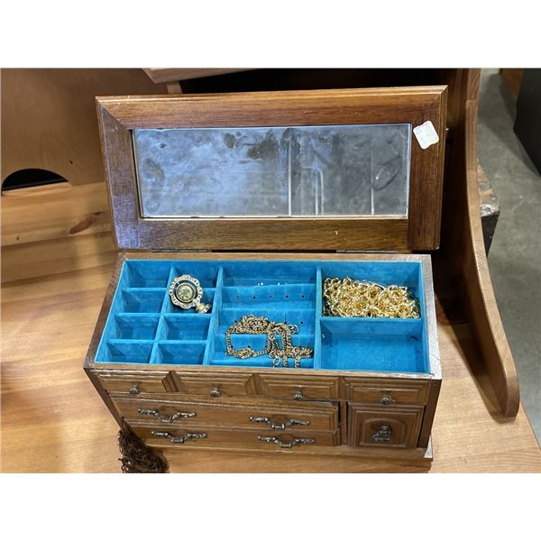 SMALL JEWELRY BOX WITH CONTENTS