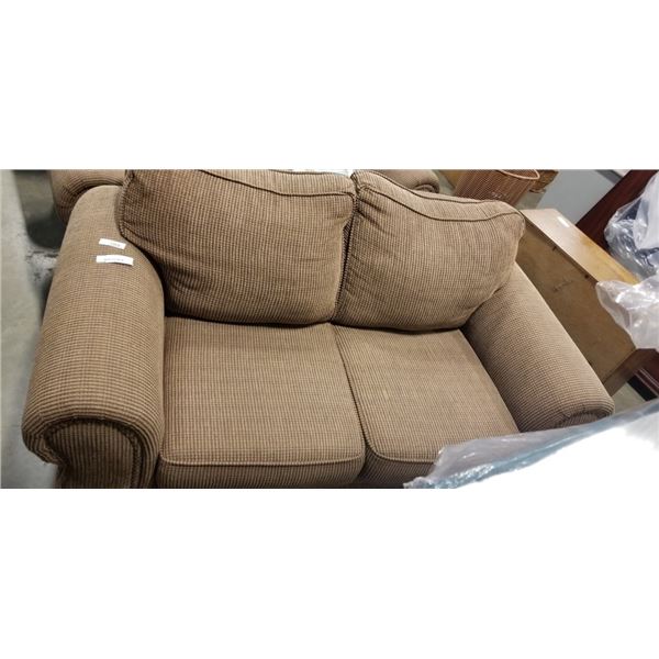PILLOW BACK ROLLED ARM STUDDED LOVESEAT