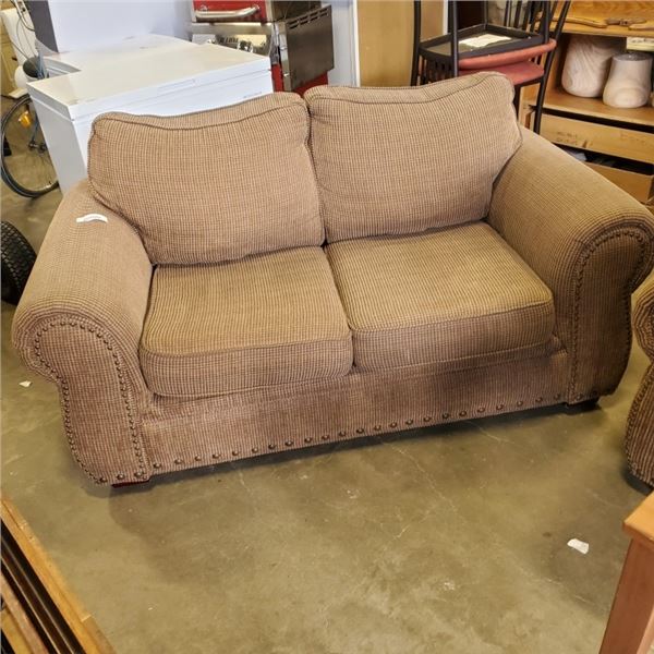 PILLOW BACK ROLLED ARM STUDDED LOVESEAT