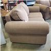 Image 3 : PILLOW BACK ROLLED ARM STUDDED LOVESEAT