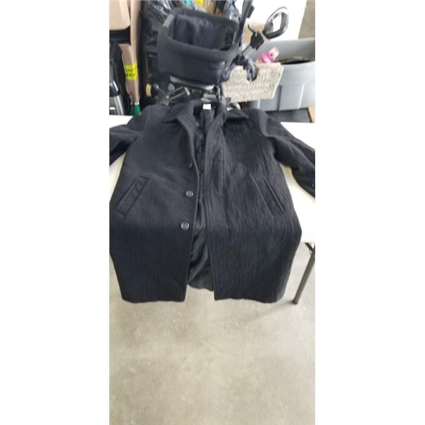 MENS DRESS COAT, SIZE MEDIUM