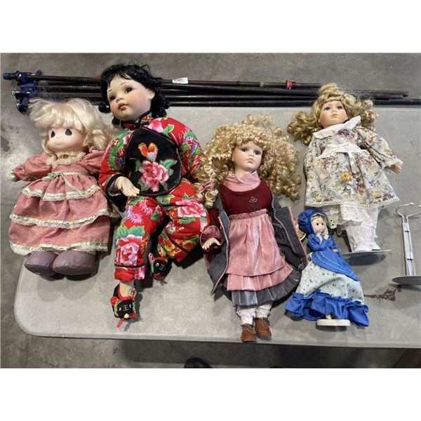 ASSORTED COLLECTION OF VINTAGE AND ANTIQUE DOLLS, SOME PORCELAIN AND WITH ACCESSORIES