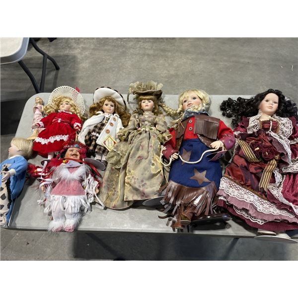 ASSORTED COLLECTION OF VINTAGE AND ANTIQUE DOLLS, SOME PORCELAIN AND WITH ACCESSORIES