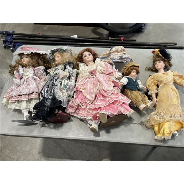 ASSORTED COLLECTION OF VINTAGE AND ANTIQUE DOLLS, SOME PORCELAIN AND WITH ACCESSORIES