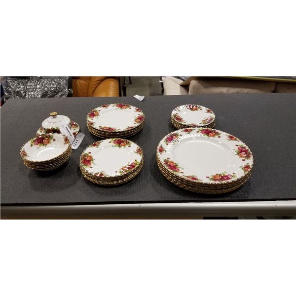 32 PCS OF ROYAL ALBERT OPLD COUNTRY ROSE CHINA, INLCUDING PLATES AND BOWLS, AND 2PC LIDDED DISH