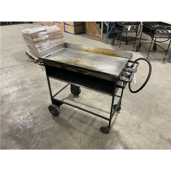 40"W X 23"D STAINLESS STEEL COMMERCIAL 3 BURNER MOBILE GAS GRIDDLE WITH GAS REGULATOR