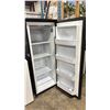 Image 2 : DANBY DESIGNER DUFM085A4BSLDD GRAPHITE 23" 8.5 CU. FT UPRIGHT FREEZER