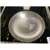 Image 2 : 4 PLASTIC CRATES OF 10 1/2" BLACK COMMERCIAL RESTAURANT DINNER PLATES *PLASTIC CRATES INCLUDED*