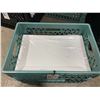Image 2 : 4 PLASTIC CRATES OF 17"W WHITE RECTANGLE COMMERCIAL RESTAURANT SERVING PLATES
