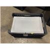 Image 2 : 4 PLASTIC CRATES OF 17"W WHITE RECTANGLE COMMERCIAL RESTAURANT SERVING PLATES