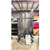 Image 3 : 2 WESTBEND STAINLESS STEEL ELECTRIC COMMERCIAL COFFEE CARAFES