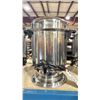 Image 2 : 2 WESTBEND STAINLESS STEEL ELECTRIC COMMERCIAL COFFEE CARAFES