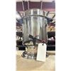 Image 3 : 2 WESTBEND STAINLESS STEEL ELECTRIC COMMERCIAL COFFEE CARAFES