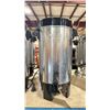 Image 3 : 4 CROWN SELECT STAINLESS STEEL ELECTRIC COMMERCIAL COFFEE CARAFES