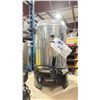 Image 3 : 2 WESTBEND STAINLESS STEEL ELECTRIC COMMERCIAL COFFEE CARAFES