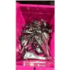 Image 3 : BIN OF SMALL SERVING TONGS, GOLD STAINLESS STEEL FLAT ENDED KNIVES & CURL HANDLED STAINLESS STEEL