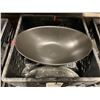 Image 2 : 3 CRATES OF MATTE BLACK OVAL SERVING BOWLS 12" X 8" *CRATES INCLUDED*