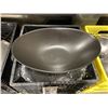Image 2 : 3 CRATES OF MATTE BLACK OVAL SERVING BOWLS 12" X 8" *CRATES INCLUDED*